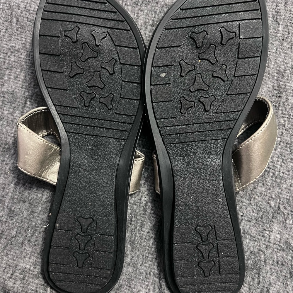 Madeline Sandals 🤍 - Picture 2 of 3